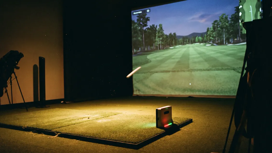Golf simulator software: cost and what it works with